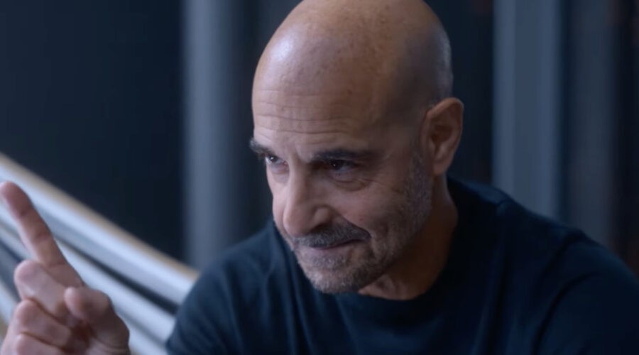 Stanley Tucci (Frank Wild) in una scena del trailer spagnolo de 