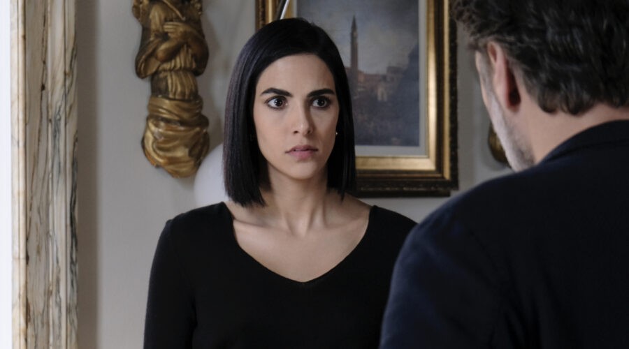 Da sinistra: Rocío Muñoz Morales (Victoria Bonetto) e Raoul Bova (Roberto Beltrami) in una scena di