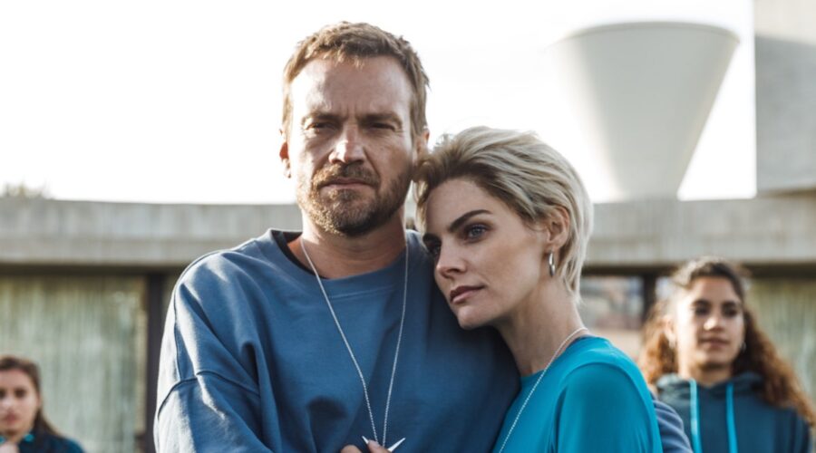 Da sinistra: Guillermo Pfenning e Amaia Salamanca In 