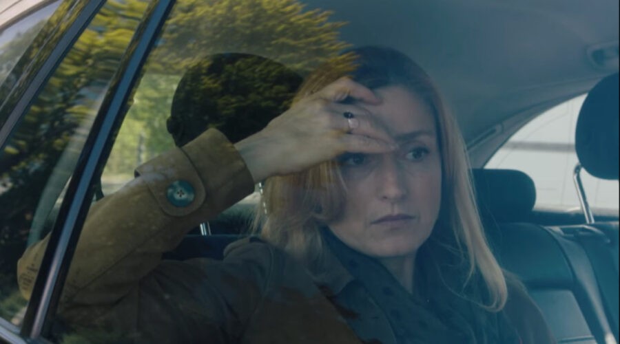 Hélène Berg (Julie Gayet) In Una Scena Di