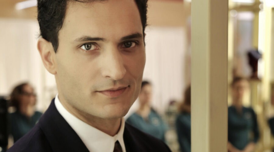 Alessandro Tersigni (Vittorio Conti) in un posato per