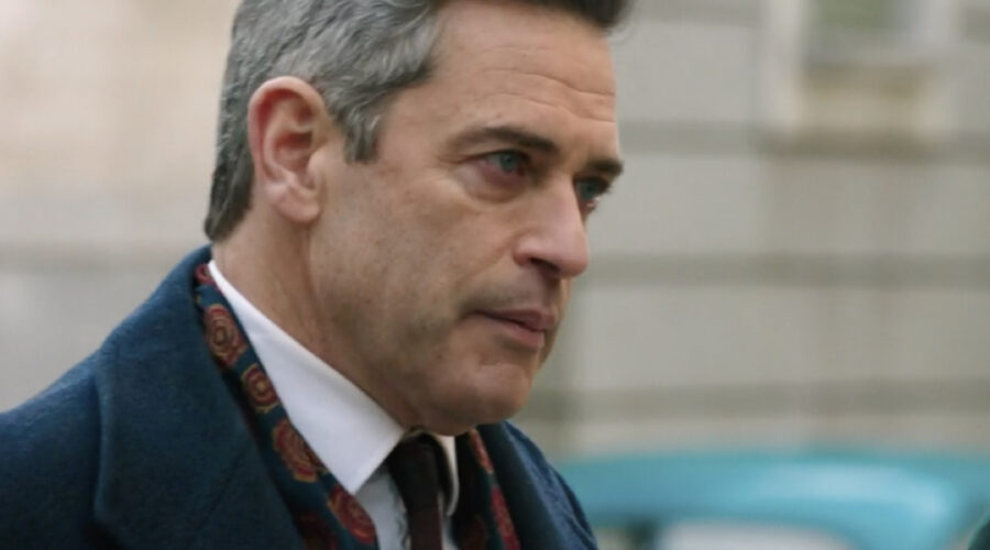 Massimo Poggio (Ezio Colombo) in una scena della puntata 132 de