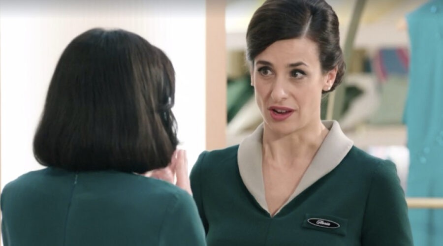 Da sinistra: Grace Ambrose (Stefania Colombo) e Lara Komar (Gloria Moreau) in una scena della puntata 153 de