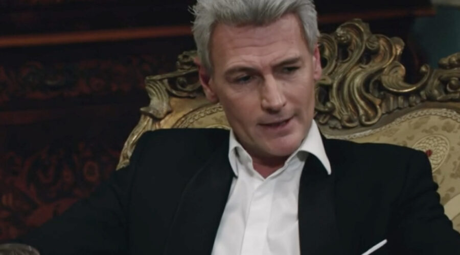 Roberto Farnesi (Umberto Guarnieri) in una scena della puntata 158 de 