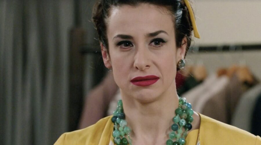 Lara Komar (Gloria Moreau) in una scena della puntata 160 de