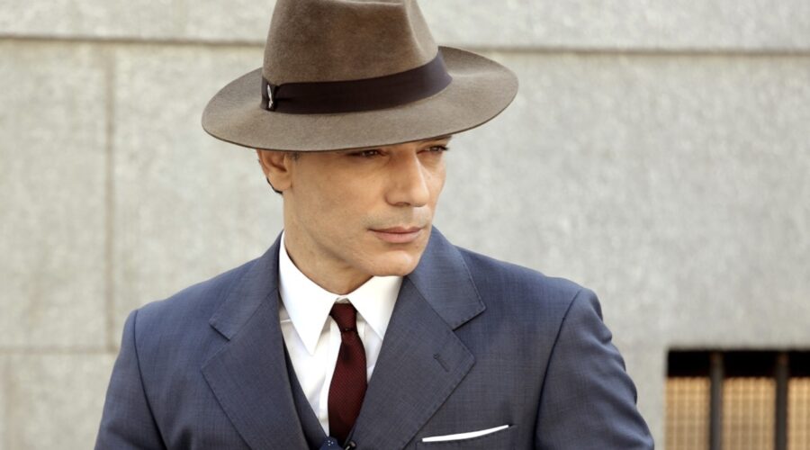 Giuseppe Zeno (Pietro Mori) in un posato per le prime due stagioni de