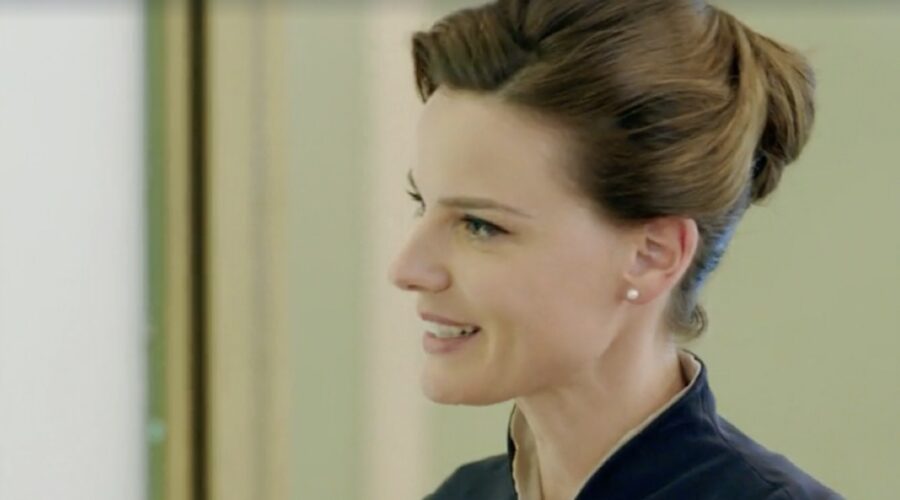 Christiane Filangieri (Clara Mantovani) in una scena della puntata 1 de