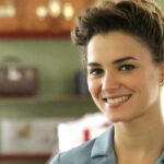 Giusy Buscemi (Teresa Iorio) in un posato per le prime due stagioni de 
