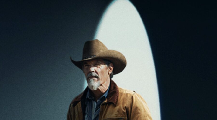 Josh Brolin nel poster di “Outer Range”. Credits: Amazon Studios/Prime Video.