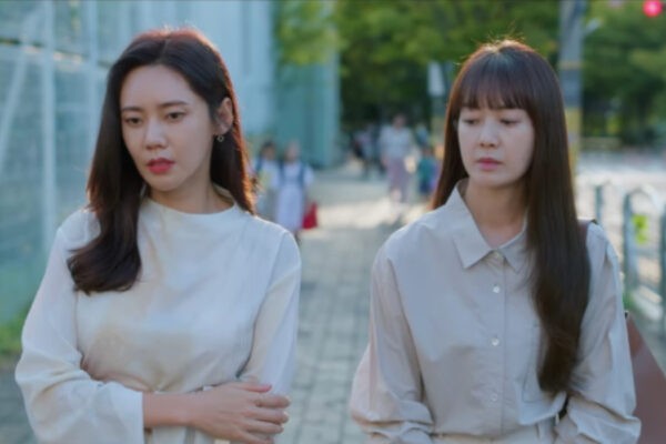 Lee Eun-pyo (Lee Yo-won) E Byeon Chun-hui (Choo Ja-hyun) In Una Scena Di 