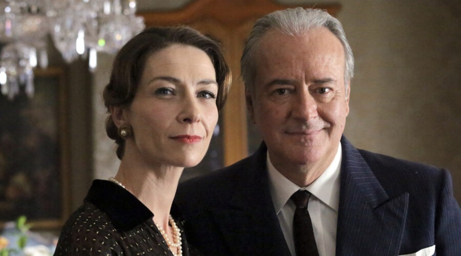 Da sinistra: Helene Nardini (Marisa Mandelli) e Corrado Tedeschi (Carlo Mandelli) in un posato per le prime due stagioni de
