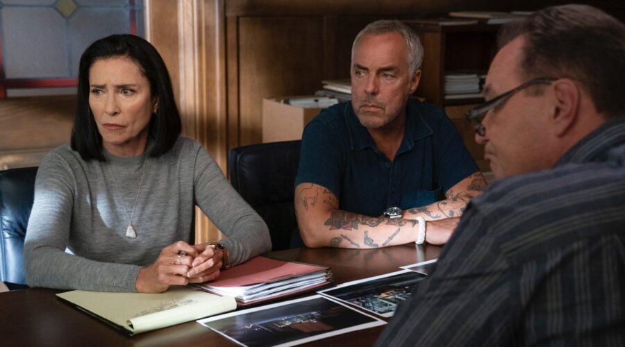 Mimi Rogers E Titus Welliver In