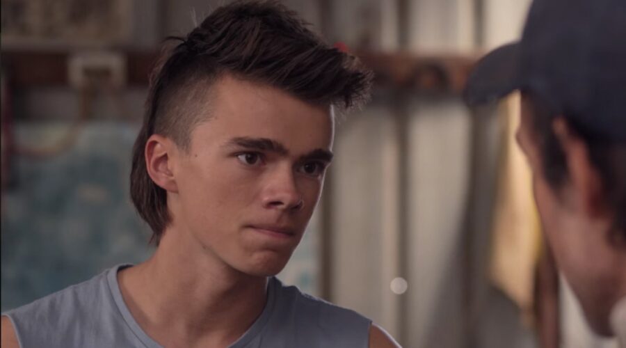 Scott (Darcy Tadich) In Una Scena Di