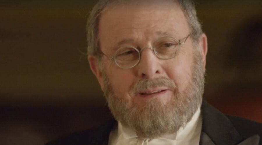 Emilio Gutiérrez Caba (Don Fernando Silva Santos) in una scena della puntata