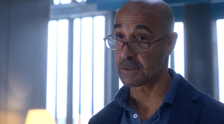 Stanley Tucci (Frank Wild) in una scena del trailer spagnolo de 