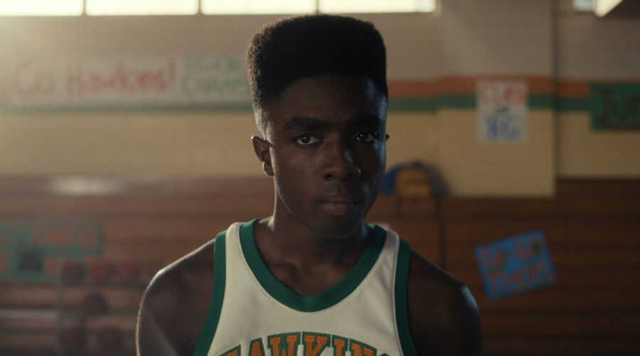 Lucas (Caleb McLaughlin) in una scena di “Stranger Things 4”. Credits: Courtesy of Netflix.