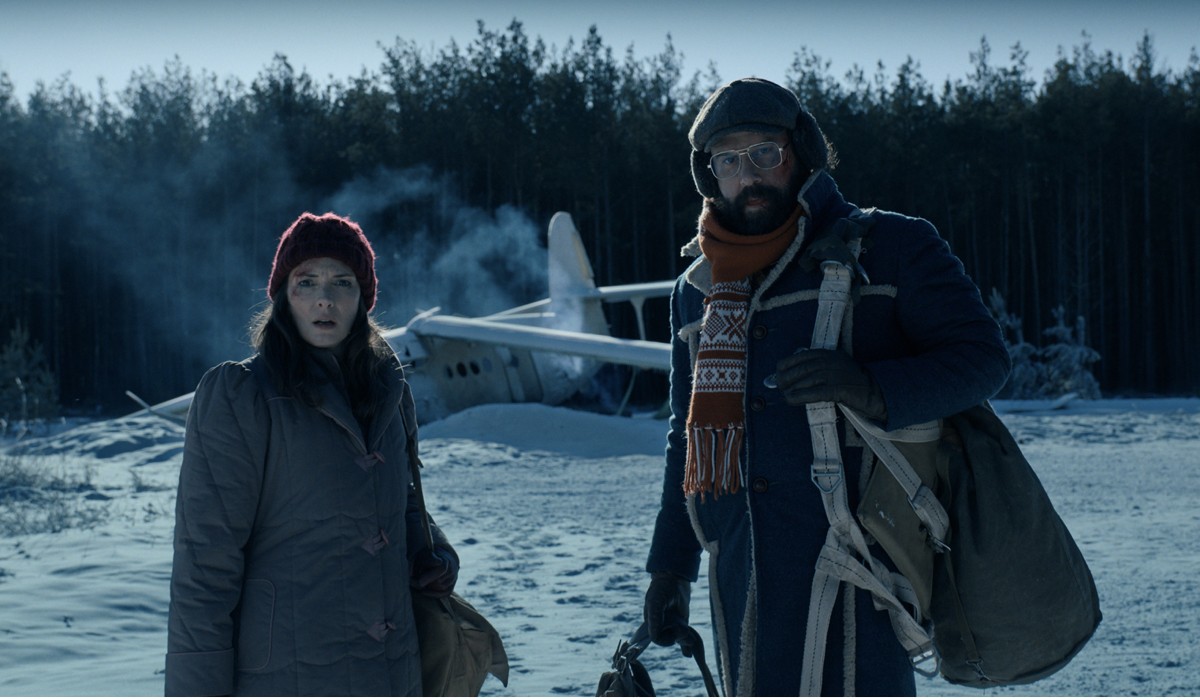 Da sinistra: Joyce e Murray in una scena di “Stranger Things 4”. Credits: Netflix.