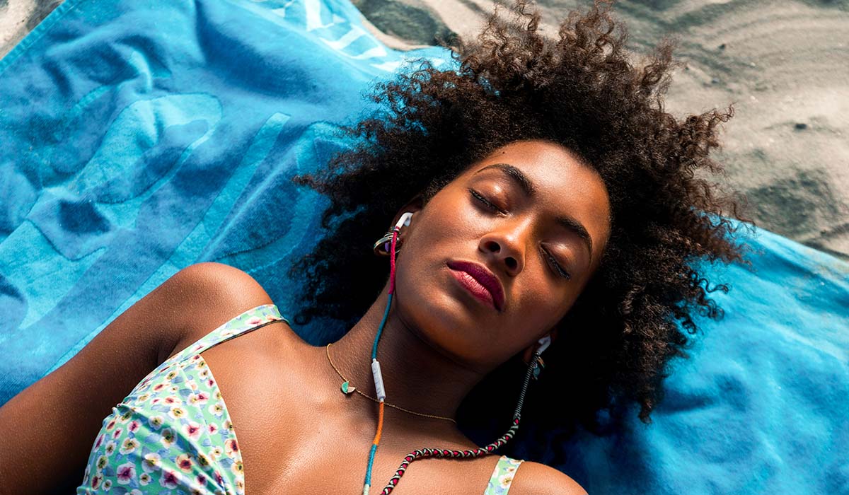 Coco Rebecca Edogamhe (Summer) nella serie televisiva