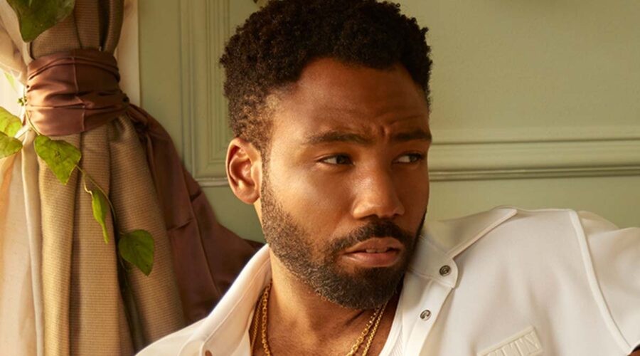 Donald Glover in una scena della serie TV 
