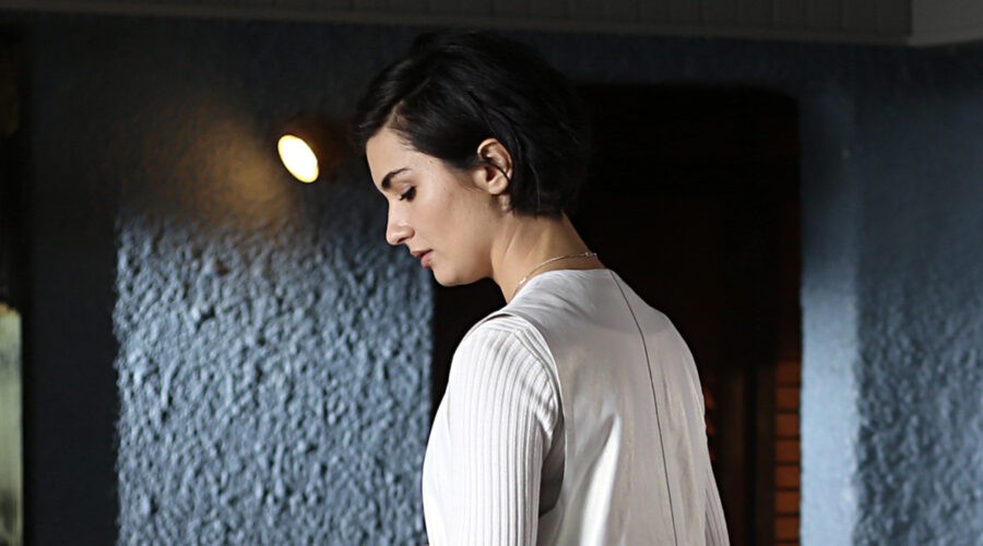 Tuba Büyüküstün (Sühan Korludag) in una scena di