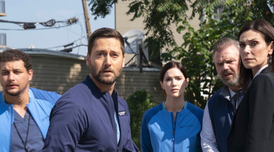 Da Sinistra: Alejandro Hernandez È Casey Acosta, Ryan Eggold È Dr. Max Goodwin, Janet Montgomery È Dr. Lauren Bloom, Tyler Labine È Dr. Iggy Frome, Michelle Forbes È Dr. Veronica Fuentes In 