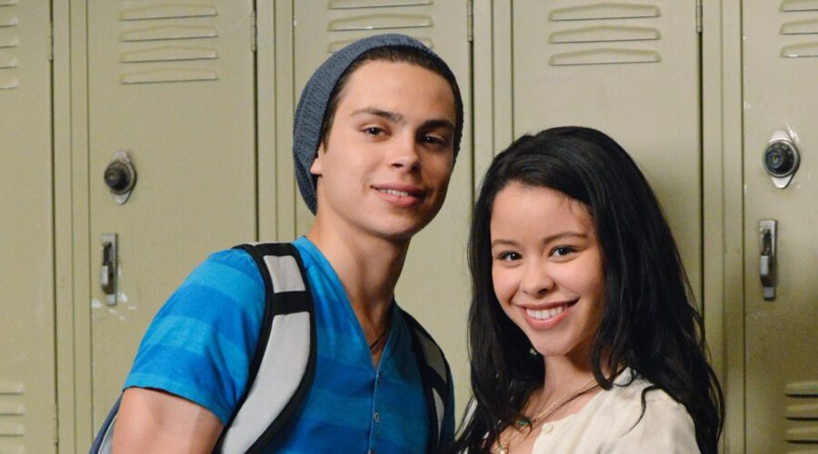 Da Sinistra: Jake T. Austin E Cierra Ramirez In Una Scena Di 