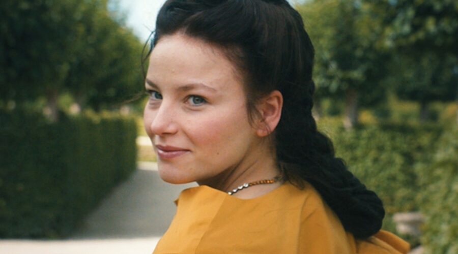 Devrim Lingnau interpretra Sisi Ne