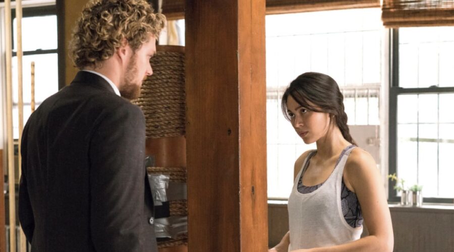 Finn Jones, Jessica Henwick In Una Scena Di Iron Fist Credits Netflix