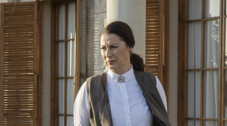 Vahide Perçin (Hünkar) in una scena di