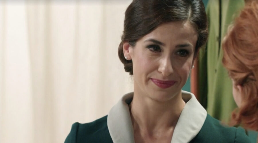 Lara Komar (Gloria Moreau) in una scena della puntata 61 de