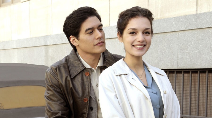 Da sinistra: Cristiano Caccamo (Quinto Reggiani) e Sara Cardinaletti (Letizia Toscano) in un posato per le prime due stagioni de