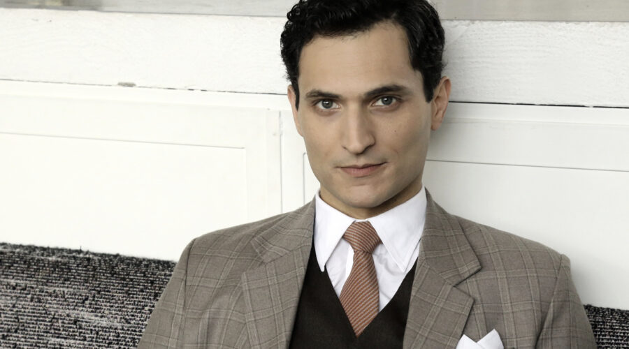 Alessandro Tersigni (Vittorio Conti) in un posato per le prime due stagioni de