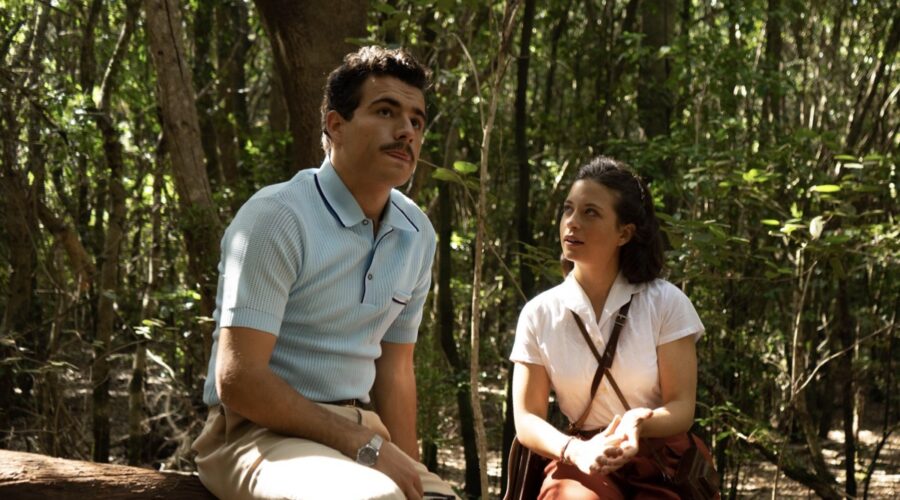 Da sinistra: Jon López (Víctor) e Amparo Piñero (Carmen) in una scena di “Un altro domani”. Credits: Mediaset