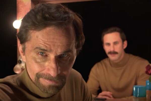 Da sinistra: Humberto e Sebastián Zurita in un fotogramma del trailer di “Latin Lover”. Credits: Fotogramma/Disney+.