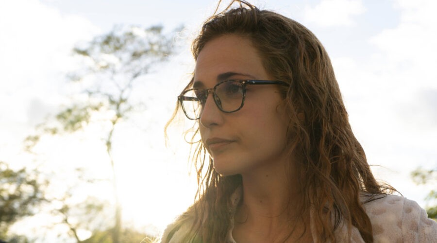 Laura Ledesma (Julia) in una scena di “Un altro domani”. Credits: Mediaset