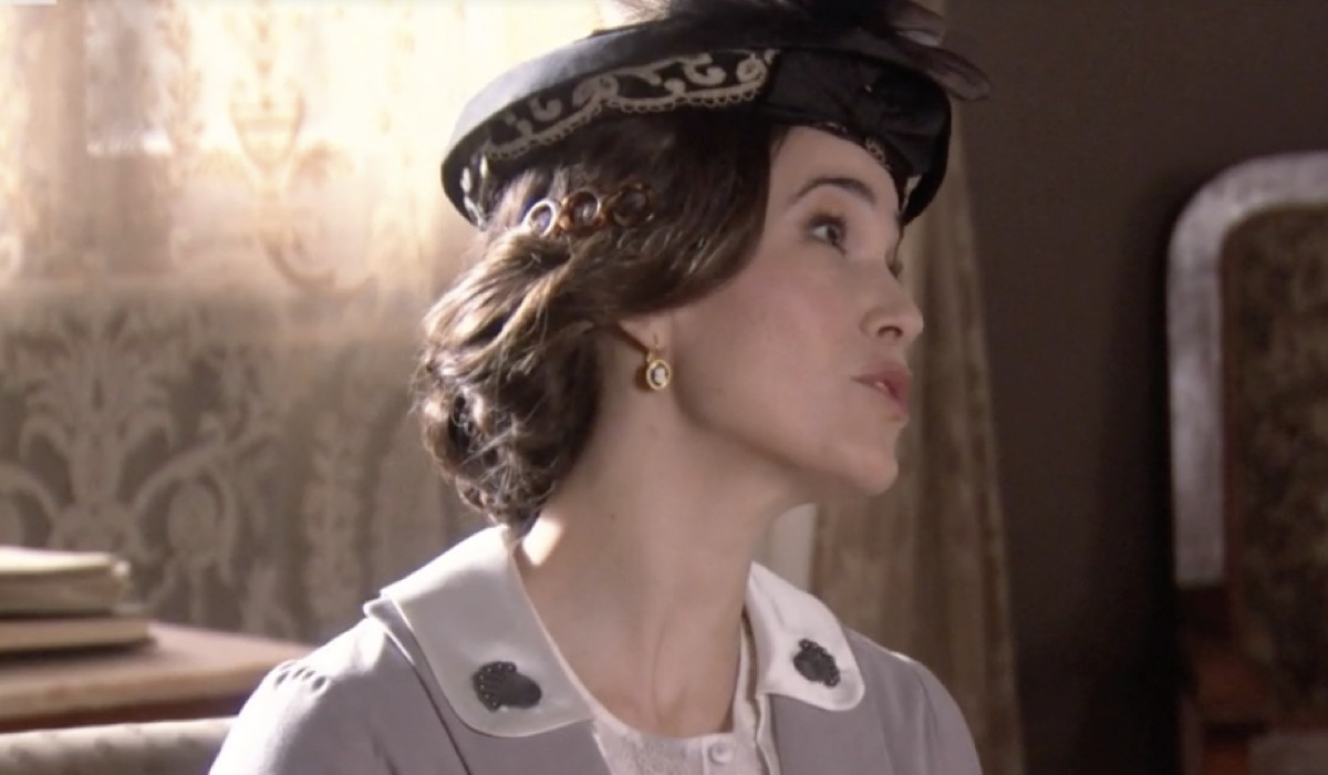 Celia Freijeiro (Adela Silva Torrealba) in a scene from episode 1 of 