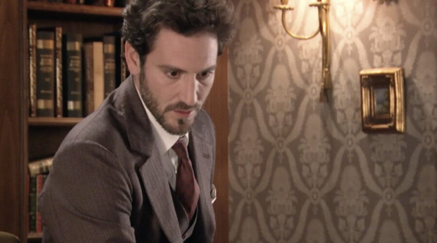 Álex Gadea (Cristóbal Loygorri del Amo) in una scena della puntata 