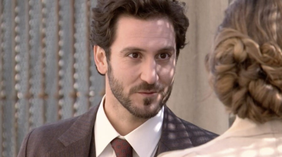 Álex Gadea (Cristóbal Loygorri del Amo) in una scena della puntata 1 di 