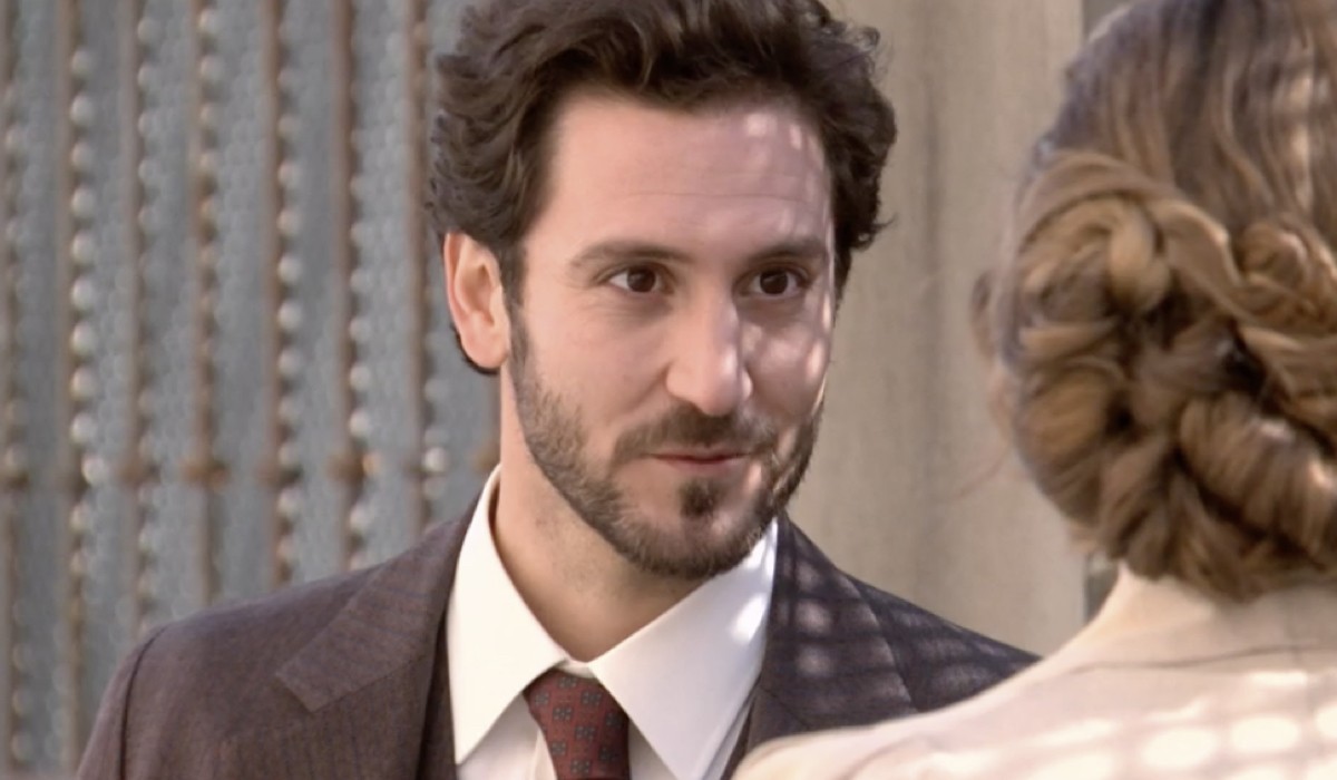 Álex Gadea (Cristóbal Loygorri del Amo) in una scena della puntata 1 di 