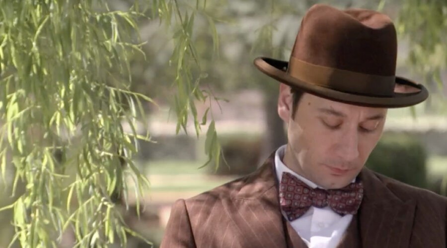 Raúl Fernández de Pablo (Bernardo Angulo) in una scena della puntata 1 di