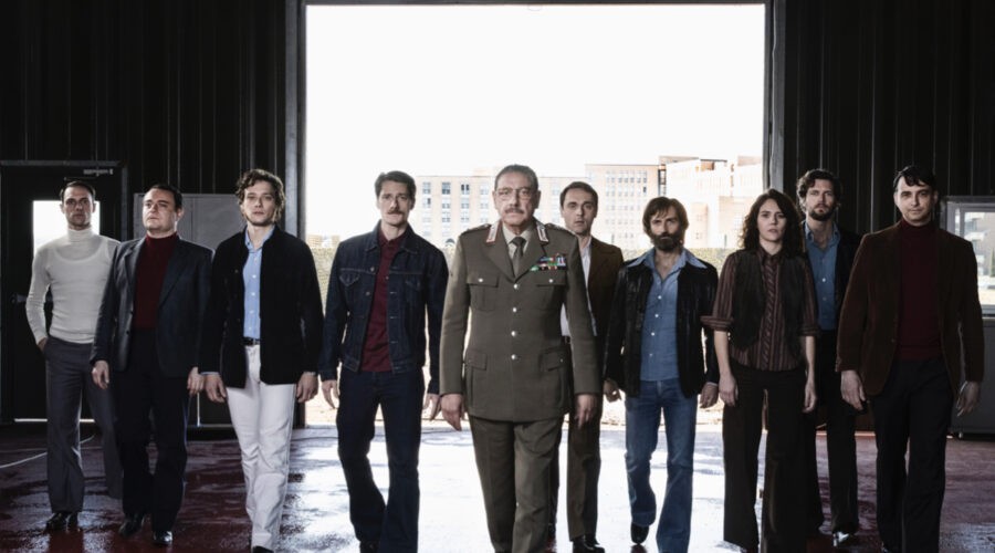 Sergio Castellitto e il gruppo nella prima immagine de 