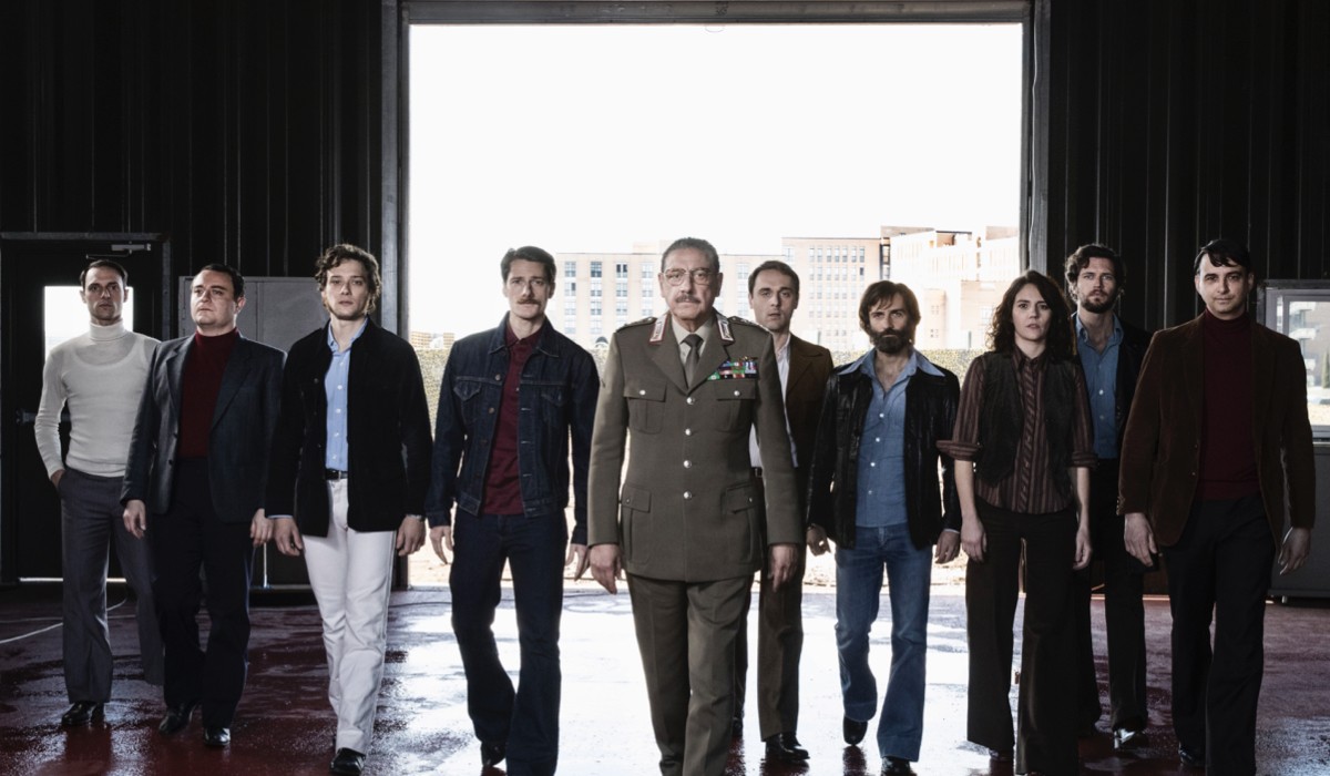 Sergio Castellitto e il gruppo nella prima immagine de