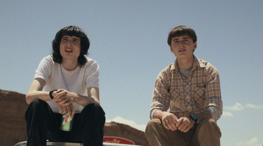Da sinistra: Mike (Finn Wolfard) e Will (Noah Schnapp) in una scena di “Stranger Things 4”. Credits: Courtesy of Netflix.