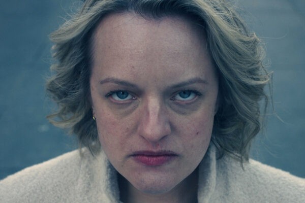 Elisabeth Moss nei panni di June nella quinta stagione di “The Handmaid's Tale”. Credits: Timvision.