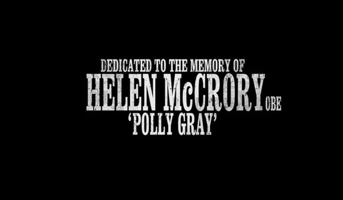 Fotogramma del tributo a Helen McRory alla fine del primo episodio della sesta stagione di “Peaky Blinders”. Credits: Fotogramma/Netflix.