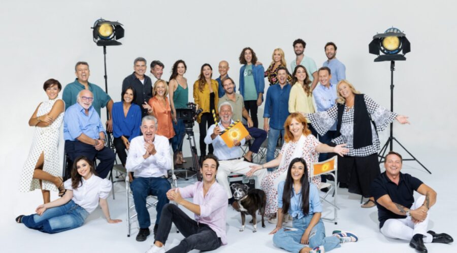 Una foto del cast di 