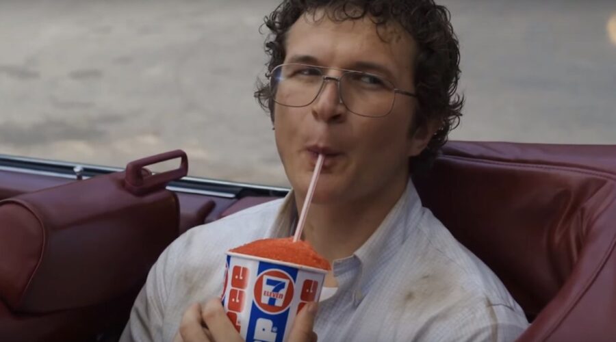 Alexei (Alec Utgoff) in una scena della terza stagione di “Stranger Things”. Credits: Cattura schermo/Netflix.