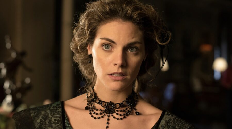 Amaia Salamanca (Alicia Alarcón) in una scena di 