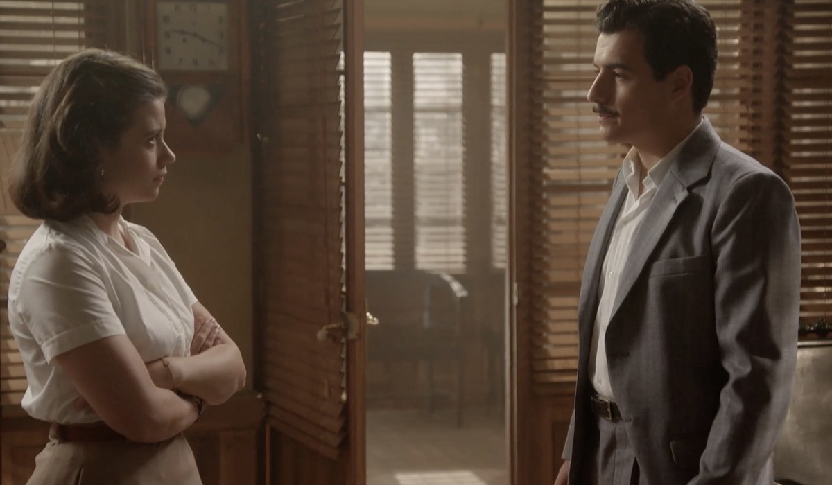 Da sinistra: Amparo Piñero (Carmen) e Jon López (Víctor) in una scena di “Un altro domani”. Credits: Mediaset