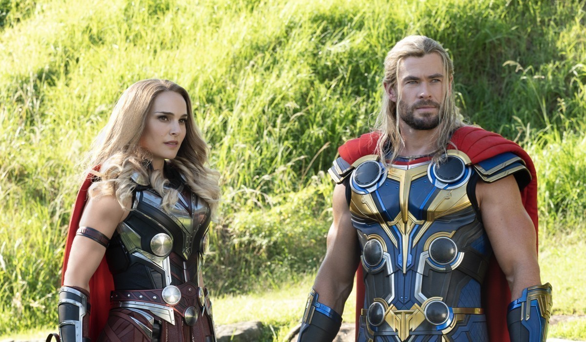 Chris Hemsworth (Thor) e Natalie Portman (Jane Foster) in 